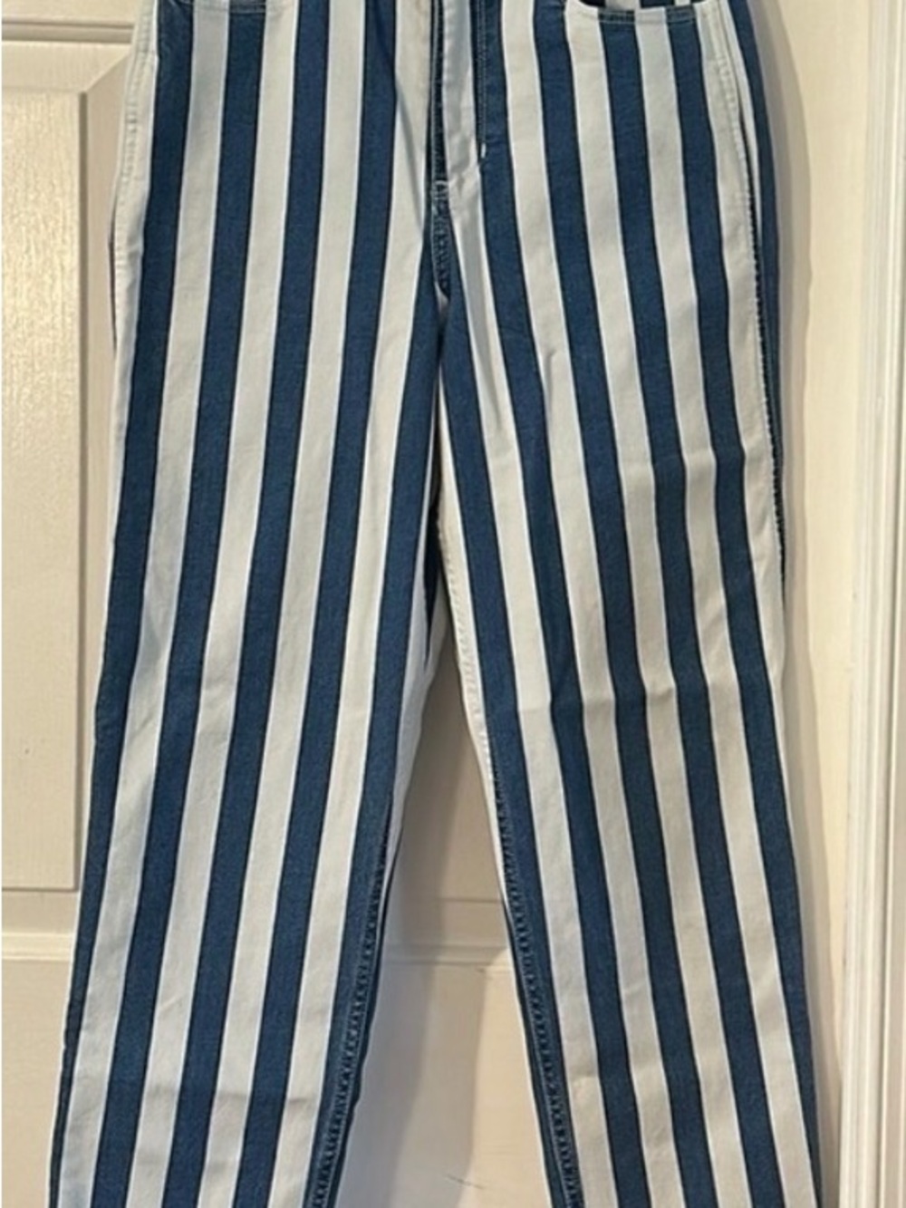 Hollister ultra high rise mom jeans size 9s